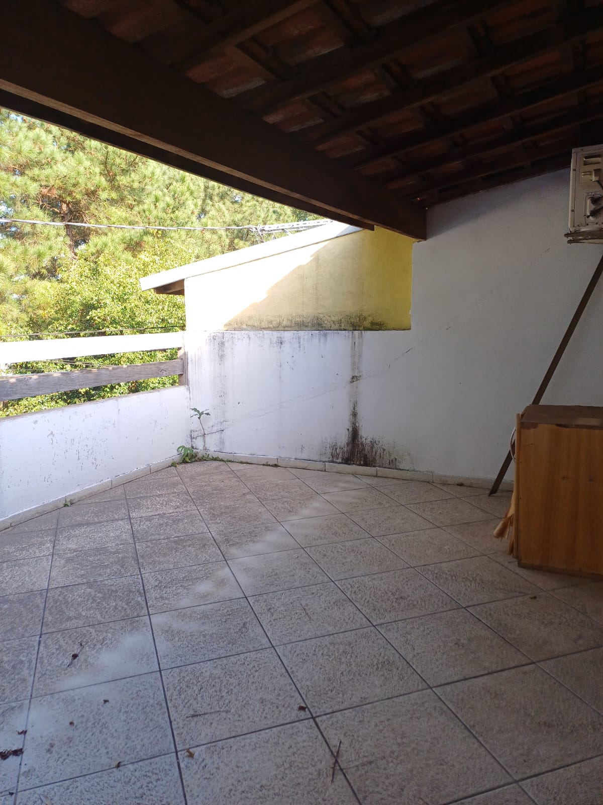 Oportunidade! Sobrado Espaçoso com 2 Dormitórios, Sacada e 2 Vagas