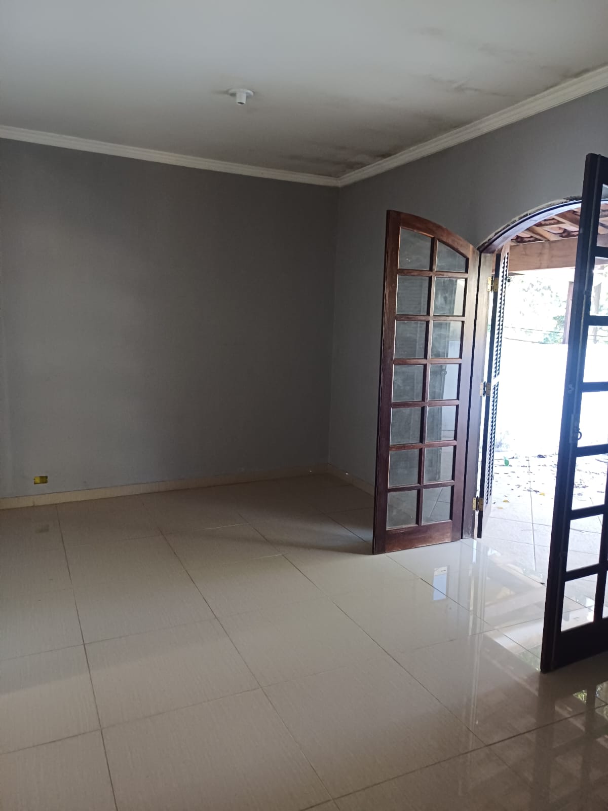 Oportunidade! Sobrado Espaçoso com 2 Dormitórios, Sacada e 2 Vagas