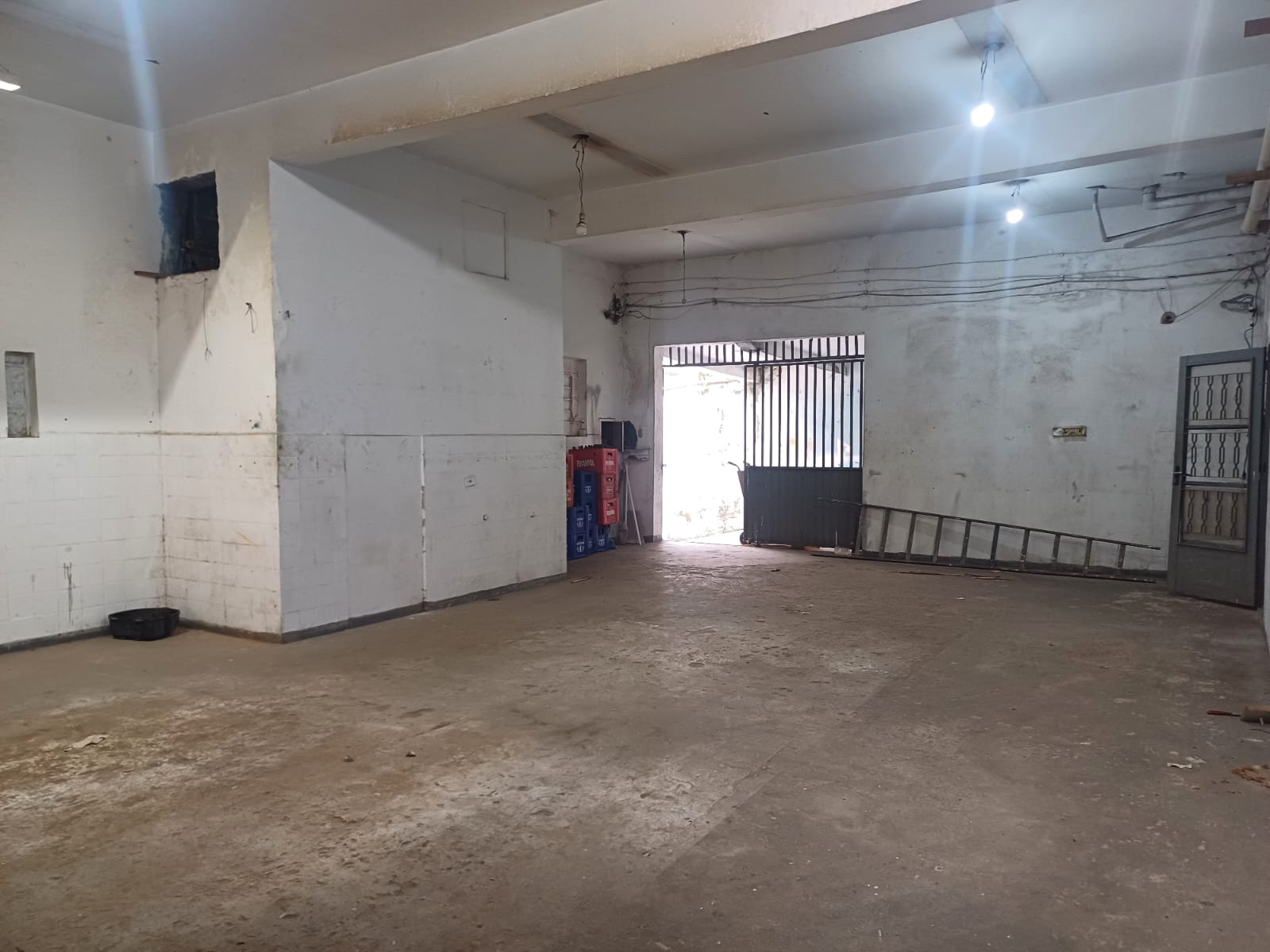 Salao comercial prox a av Cupecê