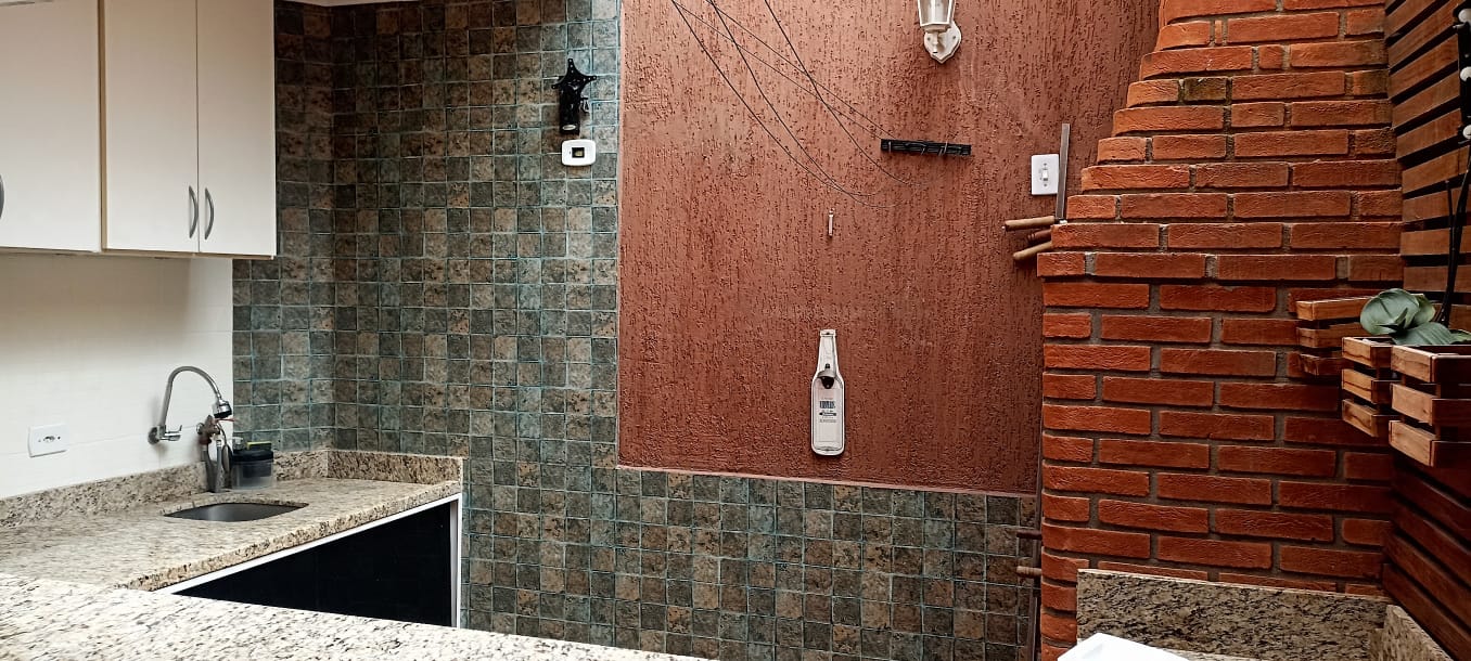 Imóvel Sofisticado com 3 Suítes, Churrasqueira e Fino Acabamento