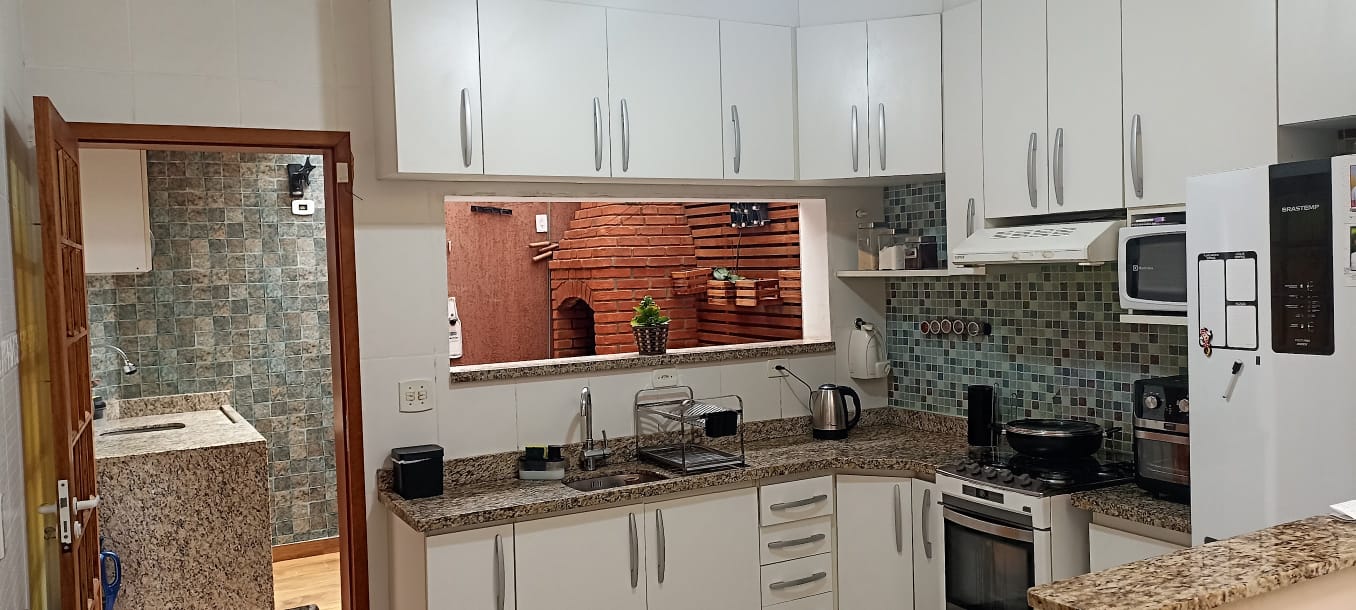 Imóvel Sofisticado com 3 Suítes, Churrasqueira e Fino Acabamento